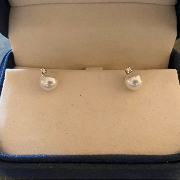 Beautiful Mikimoto Pearls with Diamonds 6 x 6.5mm - Picture 2 of 7